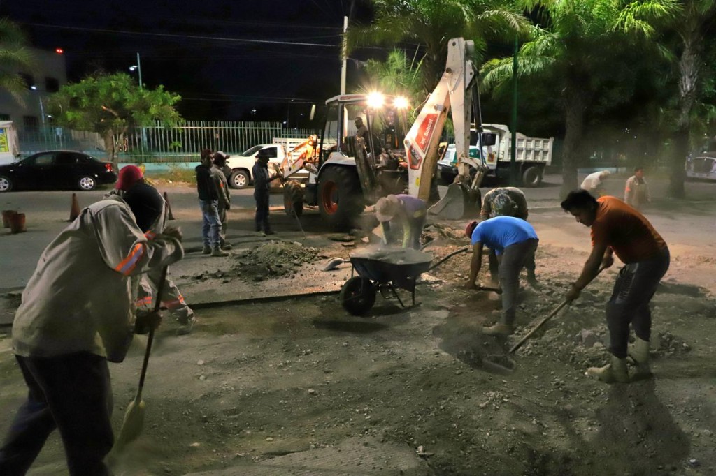 Impulsa Ayuntamiento De Tuxtla Bacheo Nocturno En El Fraccionamiento