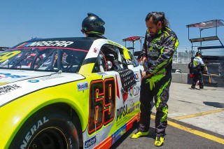 Sube Germán Quiroga al tercer lugar en NASCAR México Series 2025