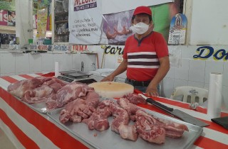 Carnicería de puerco "Doña Nena", con 46 años de experiencia atendiendo a las familias tuxtlecas