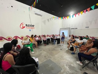 En coordinación con la Secretaría de la Mujer, se impartió el taller para mujeres que buscan emprender