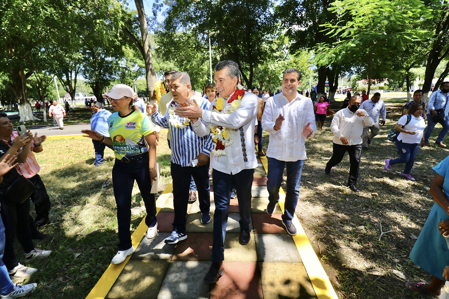 En Huixtla, Rutilio Escandón inaugura Unidad Deportiva y entrega ...
