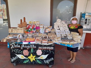 Doña Angelita, vendedora de dulces típicos de Chiapa de Corzo