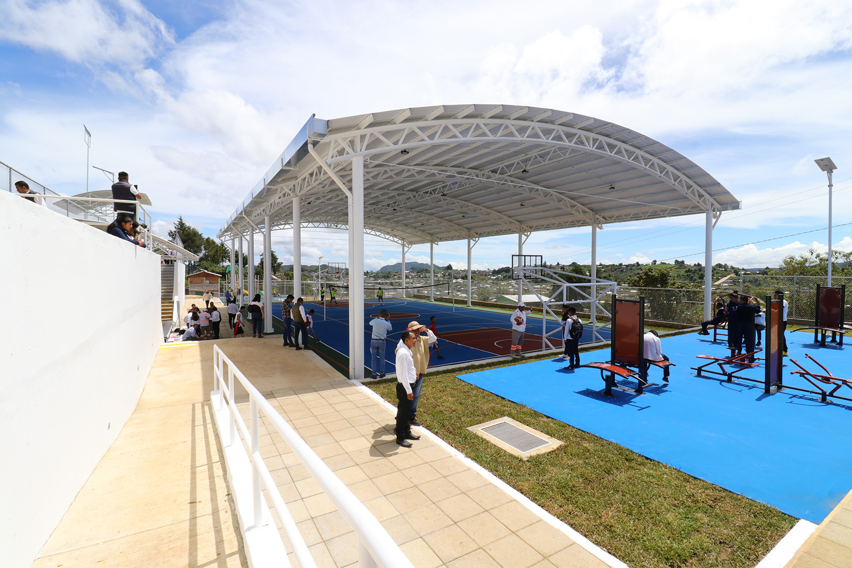Inaugura Rutilio Escandón Unidad Deportiva del municipio de Chanal ...