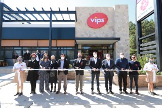 Asiste Rutilio Escandón a inauguración del restaurante VIPS en San Cristóbal de Las Casas