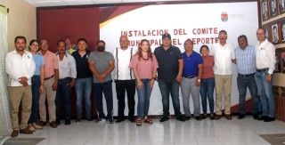 Tania Robles toma protesta al Comité Municipal del Deporte en el municipio de Pichucalco